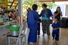 671230 สมุนพระรามแสดงร้องเพลง พิธีเปิดงานเพื่อฟ้าดิน คนมาดูงาน ทำ5ส ทำสวนบ่าย 342.jpg