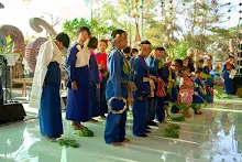 671230 สมุนพระรามแสดงร้องเพลง พิธีเปิดงานเพื่อฟ้าดิน คนมาดูงาน ทำ5ส ทำสวนบ่าย 120.jpg