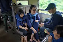 680703 เด็กสมุนพระรามนั่งรถไฟไปปฐมอโศก ร่วมงาน ๙๐ ปี ลุงจำลอง 146.jpeg