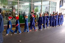 671225 สมุนพระรามร้องเพลงที่ห้างสุนีย์ ในวันคริสมาสต์ 2.jpg