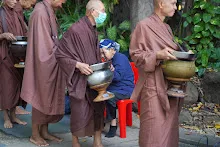 671017 ตักบาตรเทโว วันออกพรรษา บ้านราช6.jpg