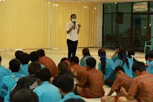 680528 อบรมนักเรียน รร.ขวาวใหญ่วิทยา ชมคลิปชีวิตร่ำให้ คลิปแนะนำชุมชน 47.JPG