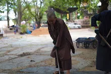 680602 สมุนพระราม และ สสธ.ขนทรายและปรับพื้นที่หน้าเฮือนศูนย์สูญ 57.JPG