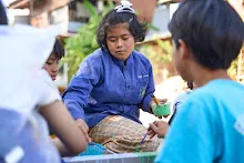 680117 สมุนพระรามปรับปรุงสวน ทาสีเสาป้ายสวนครอบครัวน่ารัก 89.jpg