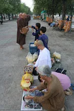 เดินบิณฑ์รอบสนามหลวง (21).JPG