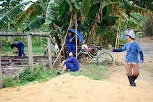680224 วันบวร ชาวชุมชนสีแดง และ นร.ม.1 ปลูกหัวไชเท้า 43.jpg