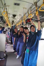 680703 เด็กสมุนพระรามนั่งรถไฟไปปฐมอโศก ร่วมงาน ๙๐ ปี ลุงจำลอง 60.jpeg