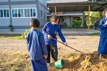 670115 เด็กอนุบาลตุ๊กติ้ว สมุนพระราม ช่วยพ่อไม้ผลทำเรือนเพาะชำ  10.jpeg
