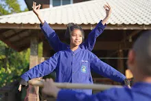 680103 สมุนพระรามดูแลสวนเช้า เย็น เปียหม่องเริ่มทำน้ำตก 83.jpg