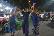 680705 เด็กสมุนพระรามตักบาตรที่ปฐมอโศก ร่วมงาน ๙๐ ปี ลุงจำลอง ไปพระปฐมเจดีย์เย็น 39.jpeg