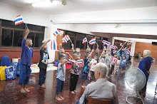 680703 เด็กสมุนพระรามนั่งรถไฟไปปฐมอโศก ร่วมงาน ๙๐ ปี ลุงจำลอง 2.jpeg