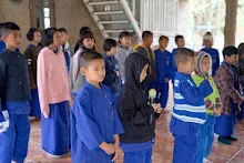 671225 สมุนพระรามเตรียมตัวไปแสดงที่ห้างสุนีย์ ในวันคริสมาสต์ 59.jpg