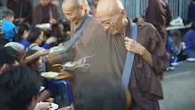 สื่อธรรมะพ่อครู(สมาธิพุทธ) ตอน หลับตาปฏิบัติเป็นทางเอกไม่มีทางบรรลุธรรม.mp4