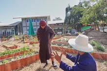 671216 นร.สมุนพระรามไปขายสลัดโรล ที่อุทยานบุญนิยม วันแรก พาณิชย์บุญนิยม 46.jpg