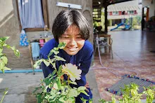 680109 สสธ.ม.4 ฝนเมล็ดพุทธรักษา ฝึกโยคะ สมุนพระรามชายช่วยร่อนทรายทำน้ำตก สวนน่ารัก 90.jpg