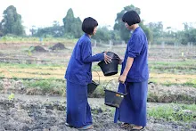 671115 ค่ายเปิดเทอมนักเรียนสัมมาฯ ทำงานเช้าขนของ ลงสวนผัก 10.JPG