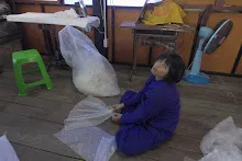 680108 สสธ.ม.ปลายช่วยกันทำชุดรีไซเคิลงานวันเด็ก กล้องเด็กถ่ายเอง 244.jpg