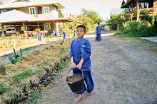671230 สมุนพระรามแสดงร้องเพลง พิธีเปิดงานเพื่อฟ้าดิน คนมาดูงาน ทำ5ส ทำสวนบ่าย 352.jpg