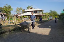 680103 สมุนพระรามดูแลสวนเช้า เย็น เปียหม่องเริ่มทำน้ำตก 35.jpg