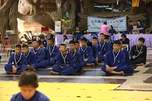 680519 พิธีรับชุดนักเรียนสัมมาสิกขาราชธานีอโศก ม.1 ม.4  16.JPG