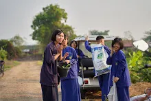 680303 วันบวร เก็บมะเขือ ที่สวนลานกราบ นร.ม.3 ม.ปลาย ชาวชุมชน 9.jpg