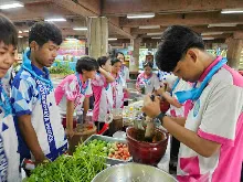 680529 อบรมนักเรียน รร.ขวาวใหญ่วิทยา เรียนรู้การทำอาหารมังสวิรัติ เมนูส้มตำ 70.jpeg