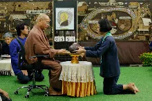 680411 พิธีรับกลด รุ่น กราบลาหลวงปู 25.jpeg
