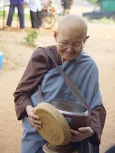 พท+สมณะบิณฑ์ที่งานชุมนุม (87).JPG