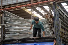 680120 ชาวบวรบ้านราช ช่วยกันลงเต๊นท์ 3.jpg