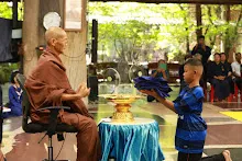 680519 พิธีรับชุดนักเรียนสัมมาสิกขาราชธานีอโศก ม.1 ม.4  55.JPG