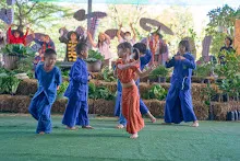 671230 สมุนพระรามแสดงร้องเพลง พิธีเปิดงานเพื่อฟ้าดิน คนมาดูงาน ทำ5ส ทำสวนบ่าย 303.jpg