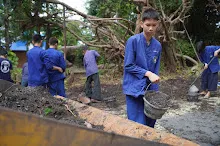 680602 สมุนพระราม และ สสธ.ขนทรายและปรับพื้นที่หน้าเฮือนศูนย์สูญ 75.JPG