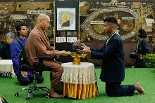 680411 พิธีรับกลด รุ่น กราบลาหลวงปู 35.jpeg