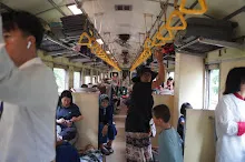 680703 เด็กสมุนพระรามนั่งรถไฟไปปฐมอโศก ร่วมงาน ๙๐ ปี ลุงจำลอง 32.jpeg