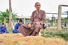 680224 วันบวร ชาวชุมชนสีแดง และ นร.ม.1 ปลูกหัวไชเท้า 147.jpg