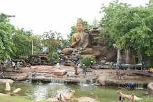680511 ภาพโฮมแฮงขัดนำตกองค์พระพุทธธาในวันวิสาขฯ 1.jpeg