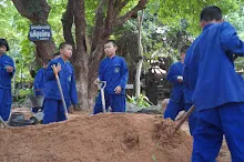 680602 สมุนพระราม และ สสธ.ขนทรายและปรับพื้นที่หน้าเฮือนศูนย์สูญ 114.JPG