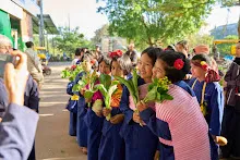 671230 สมุนพระรามแสดงร้องเพลง พิธีเปิดงานเพื่อฟ้าดิน คนมาดูงาน ทำ5ส ทำสวนบ่าย 111.jpg