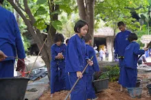680602 สมุนพระราม และ สสธ.ขนทรายและปรับพื้นที่หน้าเฮือนศูนย์สูญ 107.JPG