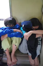 680703 เด็กสมุนพระรามนั่งรถไฟไปปฐมอโศก ร่วมงาน ๙๐ ปี ลุงจำลอง 68.jpeg