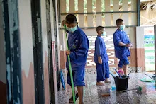 680331 สมุนพระรามทำงานวันบวร ขัดห้องน้ำ กวาดใบไม้อาคารอาชีวะ 40.jpg