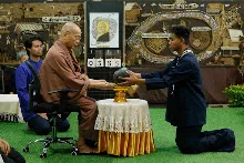 680411 พิธีรับกลด รุ่น กราบลาหลวงปู 15.jpeg