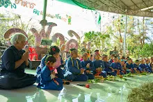 671230 สมุนพระรามแสดงร้องเพลง พิธีเปิดงานเพื่อฟ้าดิน คนมาดูงาน ทำ5ส ทำสวนบ่าย 189.jpg