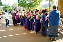 671230 สมุนพระรามแสดงร้องเพลง พิธีเปิดงานเพื่อฟ้าดิน คนมาดูงาน ทำ5ส ทำสวนบ่าย 104.jpg