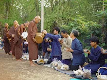 พท+สมณะบิณฑ์ที่งานชุมนุม (67).JPG