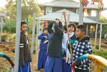 671221 เช้าสมุนพระรามดูแลสวน และขนหินทำน้ำตก บ่ายเล่นเกมกับครูโหน่ง 12.jpg