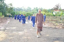 680714 สมุนพระรามร่วมงานวันบวร ถอนหญ้าสวนกตัญญูแผ่นดิน 3.JPG