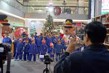 671225 สมุนพระรามร้องเพลงที่ห้างสุนีย์ ในวันคริสมาสต์ 140.jpg