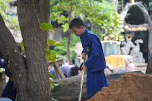 680602 สมุนพระราม และ สสธ.ขนทรายและปรับพื้นที่หน้าเฮือนศูนย์สูญ 49.JPG
