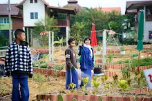 671220  ดูแลสวน ช่วยขุดดินเชื่อมคลองไส้ไก่ สสธ.ม.2 ทดลองต่อเชื้อจุลินทรีย์สังเคราะห์แสงด้วยพืช 2.jpg
